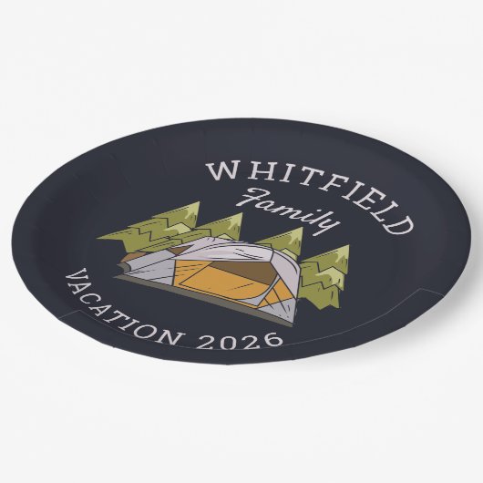 Woodlands Camping Trip Family Wiedersehen Custom Pappteller (Schrägansicht)