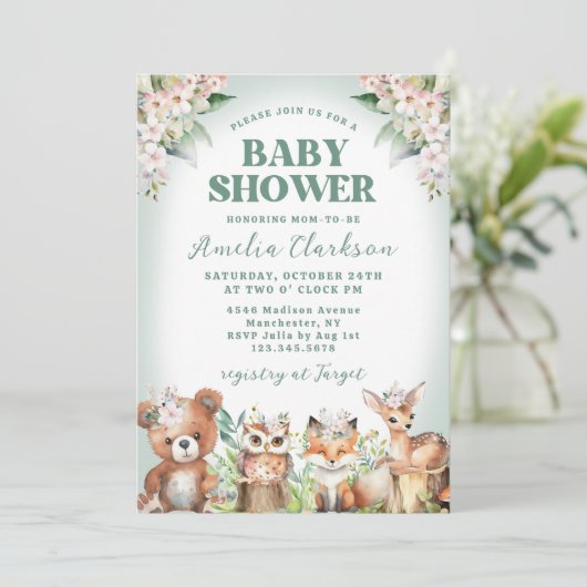 Woodlandtiere weiche grüne & florale Babydusche Einladung (Stehend Vorderseite)