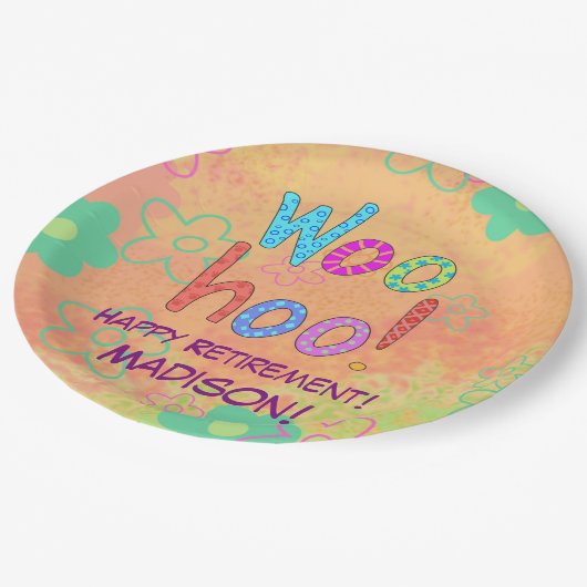 Woohoo Word Text Art Name Personalisierte Pension Pappteller (Schrägansicht)