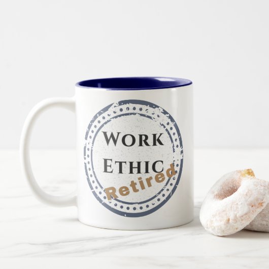 Work Ethic: Retired Zweifarbige Tasse (Mit Donut)