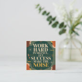 Work Hard In Silence, Let Success Make The Noise Quadratische Visitenkarte (Stehend Vorderseite)