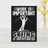 Work Is Important But Skiing Is Importanter Funny Karte (Gelbe Blume)