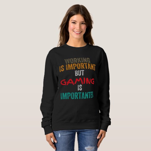 Working is Important but Gaming is Importanter Sweatshirt (Vorne ganz)
