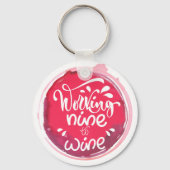 Working Nine to Wine Schlüsselanhänger (Vorderseite)