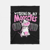 Working On My Mooscles Funny Gym Cow Weightlifting Fleecedecke (Vorderseite)