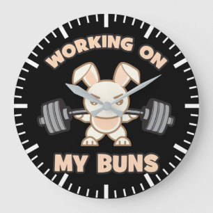 Workout Bunny Cartoon - Arbeit an meinen Brötchen  Große Wanduhr