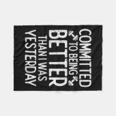 Workout Committed To Being Better Gym Motivation W Fleecedecke (Vorderseite (Horizontal))