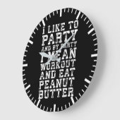 Workout und essen Erdnussbutter - Ich mag Party Große Wanduhr (Winkel)