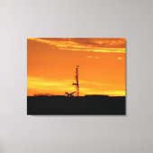 Workover Rig Silhouette bei Sunset Leinwanddruck (Vorderseite)