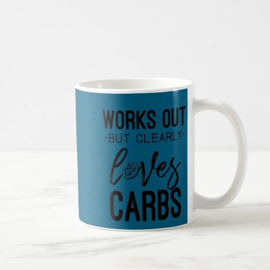 Works Out But Clearly Loves Carbs Funny Workout Mo Kaffeetasse (Rechts)