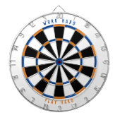 "WORKSHARD PLAY HARD" Spielsaal Schwarz/Blau/Orang Dartscheibe (vorne)