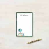 World Globe on Stack of Books Personalisiert Teach Post-it Klebezettel (Auf Schreibtisch)