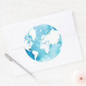 World Map In Watercolor Blues Runder Aufkleber (Umschlag)