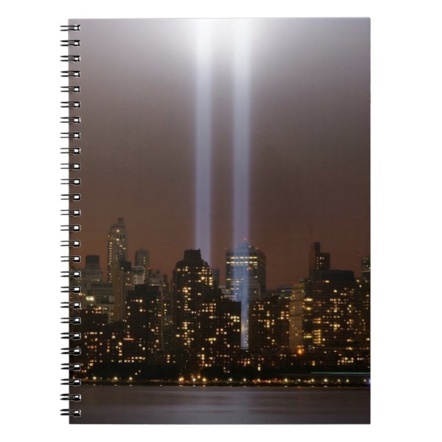 World Trade Centertribut im Licht in New York. Notizblock (Vorderseite)