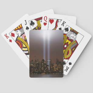 World Trade Centertribut im Licht in New York. Spielkarten