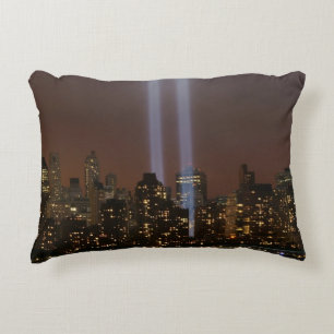 World Trade Centertribut im Licht in New York. Zierkissen
