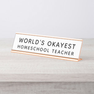 World's Okayest Homeschool Teacher Funny Schreibtischnamensplakette