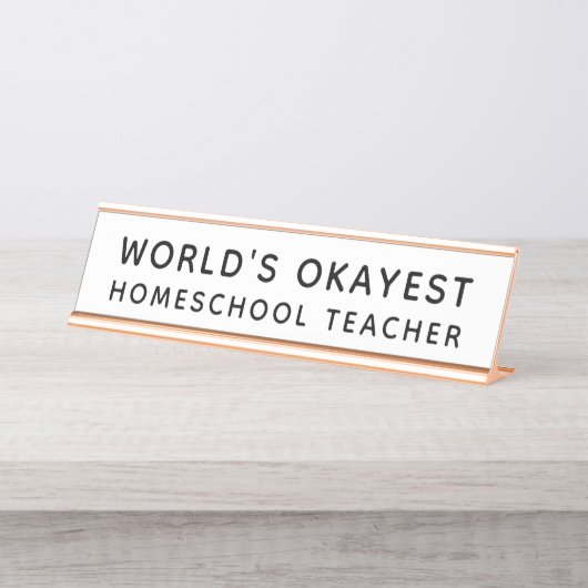 World's Okayest Homeschool Teacher Funny Schreibtischnamensplakette (Vorderseite )