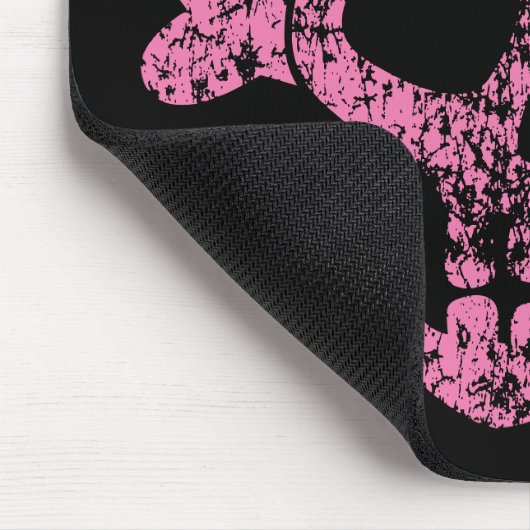 Worn Out Skull and Crossbones Mousepad (Ecke)