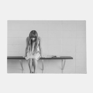 Worried Girl Fußmatte