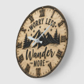 Worry Less Wander More Rustic Mountain Cabin Große Wanduhr (Winkel)