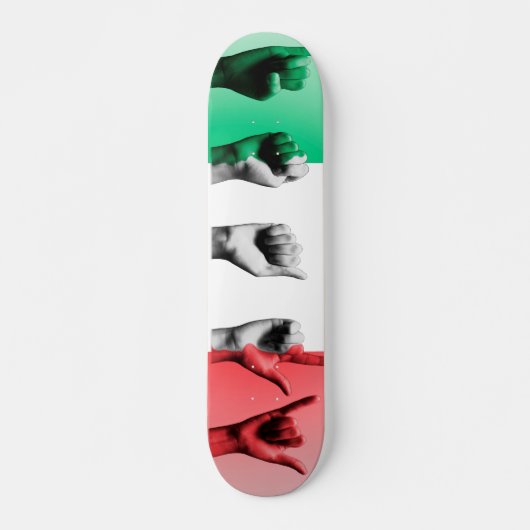 Wort Italien über der italienischen Flagge Skateboard (Vorne)