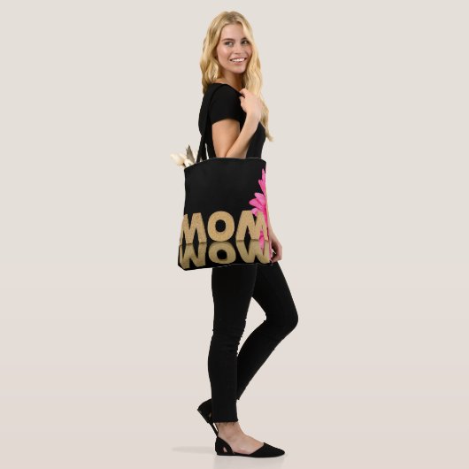 Wort Mama und Wow mit Daisy Tasche (Am Model)