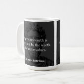Worth definieren: Marcus Aurelius auf Werten Kaffeetasse (Vorderseite Links)