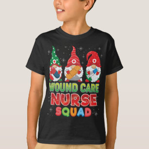 Wound Care Krankenwagen Squad Weihnachtsgnomen Ugl T-Shirt