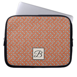 Woven Orange Rattan auf Custom Gray mit Monogram Laptopschutzhülle