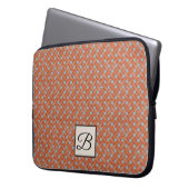 Woven Orange Rattan auf Custom Gray mit Monogram Laptopschutzhülle (Vorderseite Links)