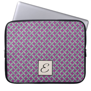Woven Silver Rattan auf Custom Pink mit Monogram Laptopschutzhülle