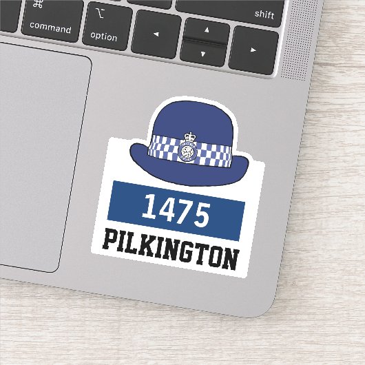 WPC-Polizeikappe mit Name- und Nummernaufkleber Aufkleber (Detail)