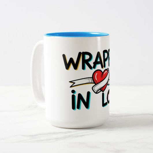 Wrapped in Love Zweifarbige Tasse (Vorderseite Links)