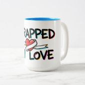 Wrapped in Love Zweifarbige Tasse (VorderseiteRechts)