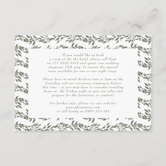 Wreath Monogram Sage Green Elegant Hochzeitsdetail Begleitkarte (Rückseite)