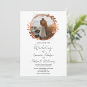 Wreath Rose Gold Foil Calligraphy Foto Wedding Einladung (Stehend Vorderseite)