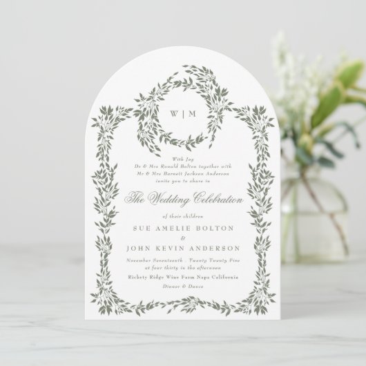 Wreath Sage Green Elegante Rahmen Hochzeitsarsch Einladung (Stehend Vorderseite)