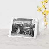 Wrecked Antique Car, 1920s Karte (Gelbe Blume)