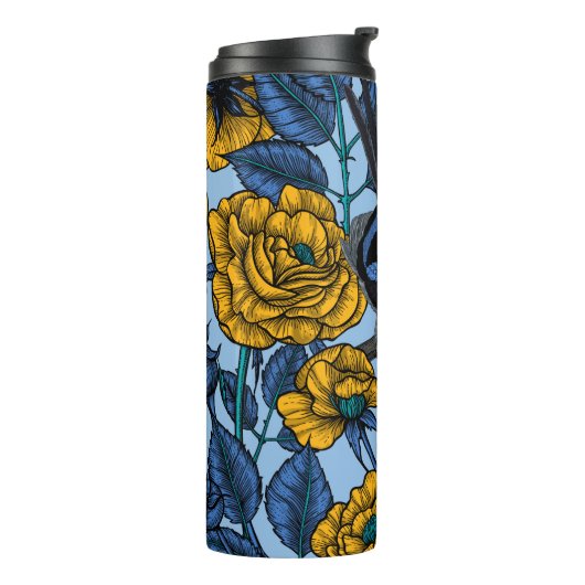 Wren in den Rose Thermosbecher (Nach links gedreht)