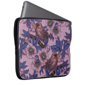 Wren und Hellebore, rosa und violett Laptopschutzhülle (Vorne Rechts)