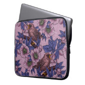 Wren und Hellebore, rosa und violett Laptopschutzhülle (Vorderseite Links)