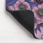 Wren und Hellebore, rosa und violett Mousepad (Ecke)