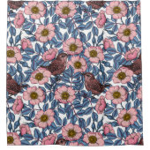 Wrens in den Rose Duschvorhang (Vorderseite)