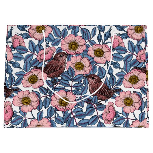 Wrens in den Rose Große Geschenktüte (Vorderseite)