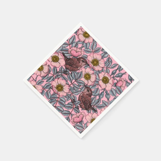 Wrens in den Rose Serviette (Ecke)