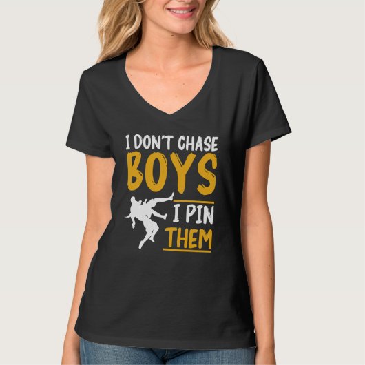 Wrestler Wrestling I Don't Chase Boys Wrestle T-Shirt (Vorderseite)