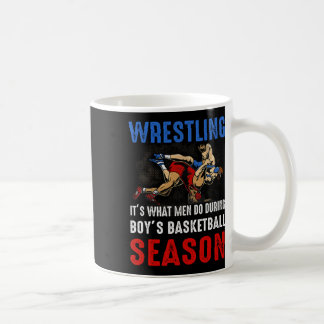 Wrestling seine Arbeit, die Männer während der Kin Kaffeetasse