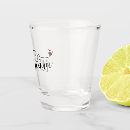 Wrexham Script Schriftart, walisische Flagge im He Schnapsglas (Rechts)