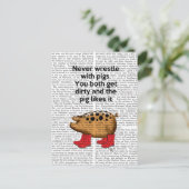 Wringen Sie nie mit Schweinen Postkarte (Stehend Vorderseite)